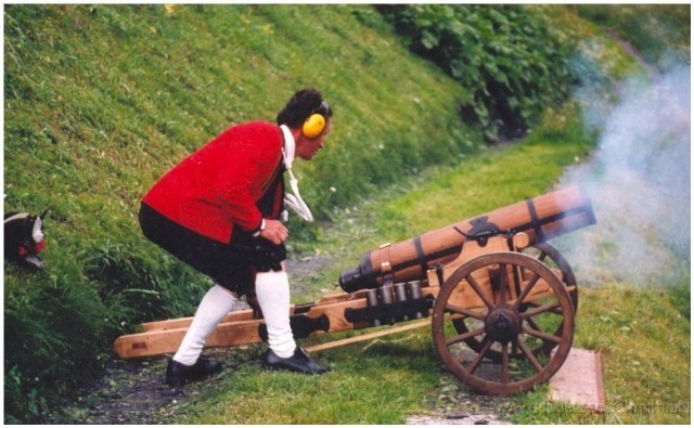1995-Prozession2.jpg - 1995 - Muigg Siegfried, Boellerschuß bei Prozession.