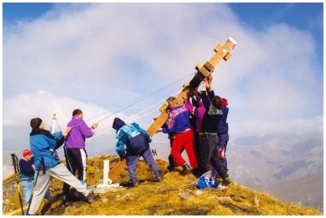 1998-10-Jochgrubenkopf.jpg - Oktober 1998 - Gipfelkreuz aufstellen am Jochgrubenkopf.
