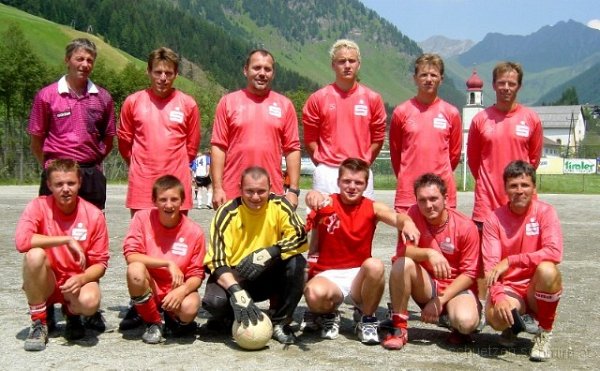2003-07-Fussballturnier1.JPG - Juli 2003 - Ander - Fritz - Reinhold - Manuel - Lois - GilbertHubert - Lukas - Stefan - Hannes - Florian - PeterFussbalturnier 2003