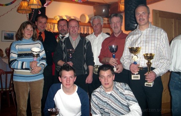 2006-01-SchiessenSieger2005.JPG - Jan. 2006 - Gratulation den Siegern beim Schiessen 2005.