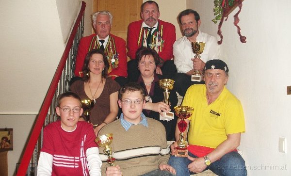 2006-12-30-Sieger2006.jpg - 30.12.2006 - Gratulation den Siegern beim Schiessen 2006.