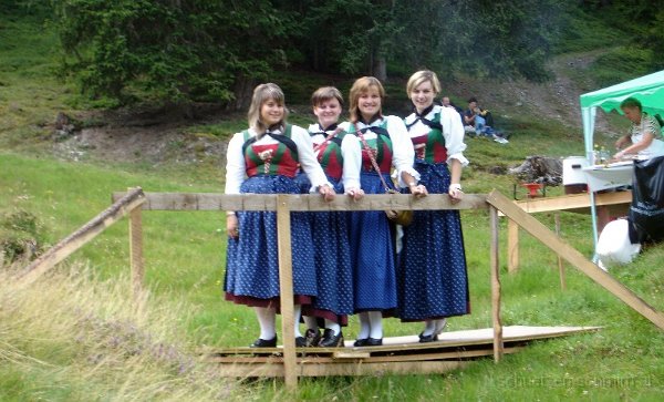 2007-07-29_04-MarketenderinnenMusik.jpg - 29.7.2007 - 20 Jahre Kapelle Maria im Schnee.
