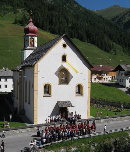 IMG_0011-KircheProzession.jpg - Foto: Ernst Jenewein, Juni 2009