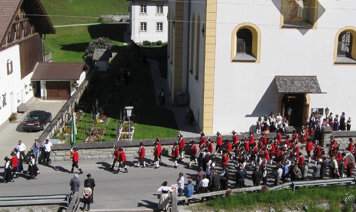 IMG_0012--KircheProzession.jpg - Foto: Ernst Jenewein, Juni 2009