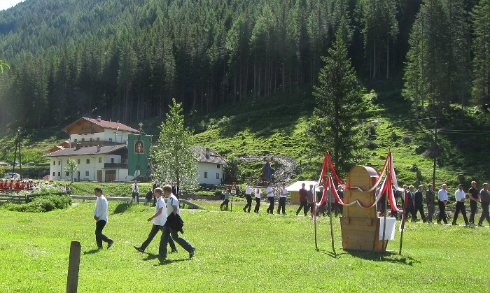 IMG_0025-ProzessionSchmirn.JPG - Foto: Ernst Jenewein, Juni 2009