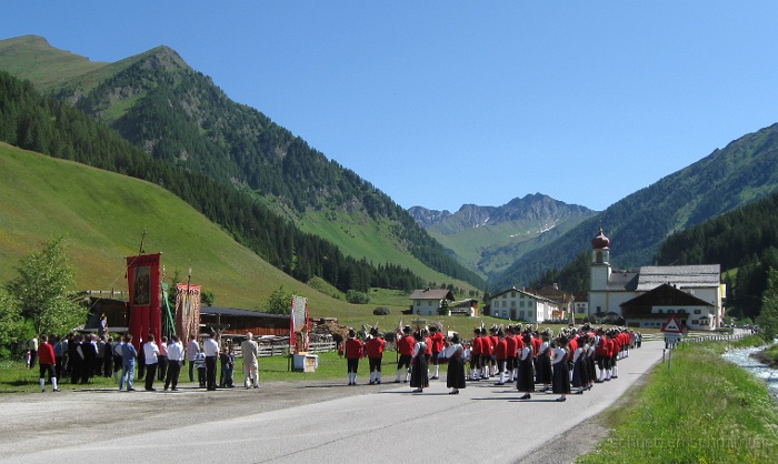 IMG_0029-ProzessionSchmirn.jpg - Foto: Ernst Jenewein, Juni 2009