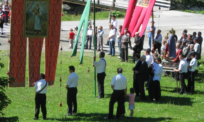 IMG_0034-ProzessionSchmirn.JPG - Foto: Ernst Jenewein, Juni 2009