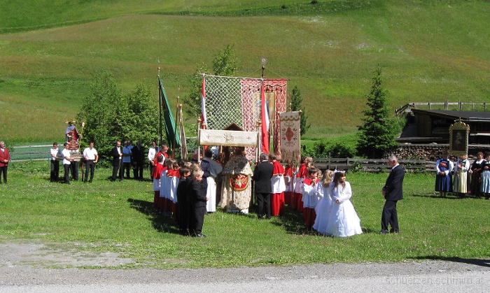 IMG_0051-Prozession.jpg - Foto: Ernst Jenewein, Juni 2009