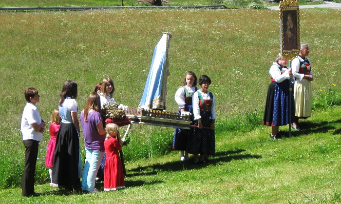 IMG_0070-Prozession.jpg - Foto: Ernst Jenewein, Juni 2009