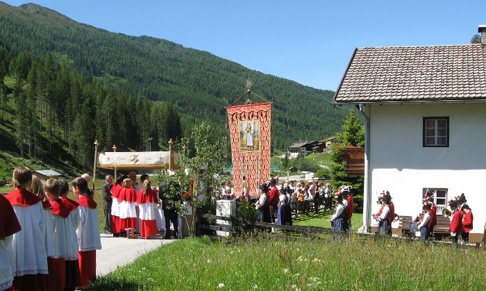 IMG_0073-ProzessionSchmirn.JPG - Foto: Ernst Jenewein, Juni 2009