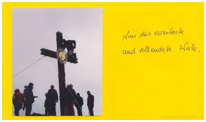 1998-10-05a.jpg - Oktober 1998 - Die Schützenkompanie Schmirn errichtet ein Gipfelkreuz am Jochgrubenkopf.