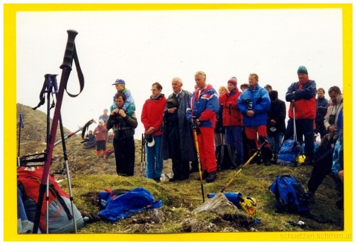 1998-10-07a.jpg - Einweihung des Gipfelkreuzes 1999.
